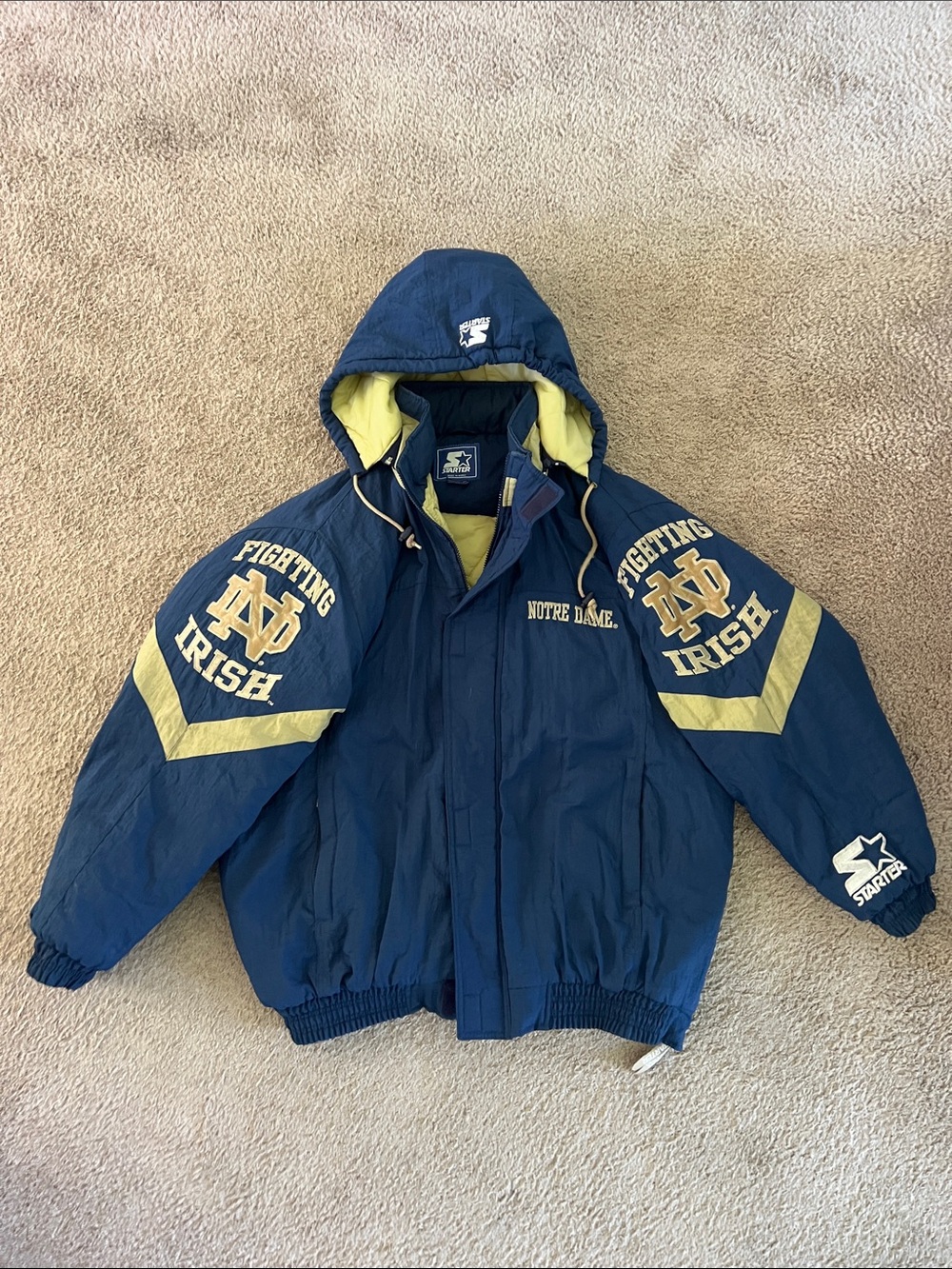 STARTER Navy & Gold Notre Dame Mens XL Hooded Puffer Jacket with detachable hood